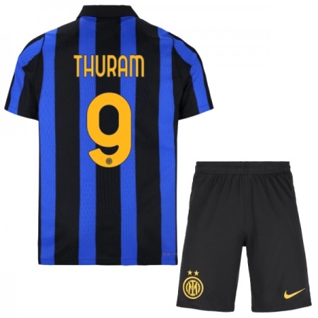 Dječji Nogometni Dres Inter Milan Thuram 9 Domaći 2026-27 Dječji Nogometni Dres Inter Milan Thuram 9 Domaći 2026-27
